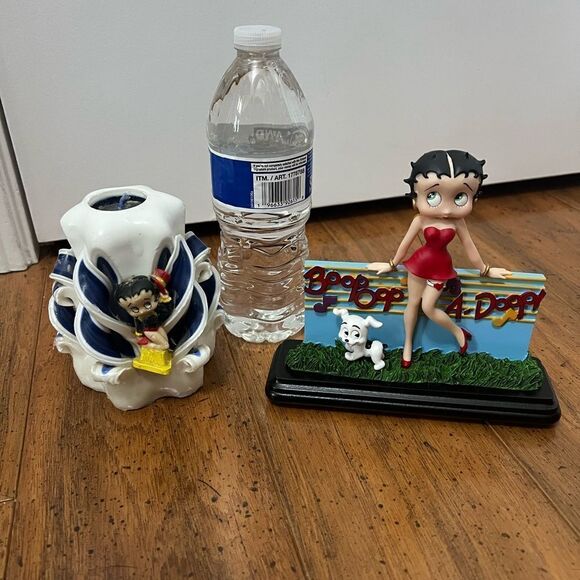 ⚡CLOSET CLEAR-OUT: ⚡ Betty Boop Standing By Graffiti Wall With Pudgy & candle - Picture 5 of 9